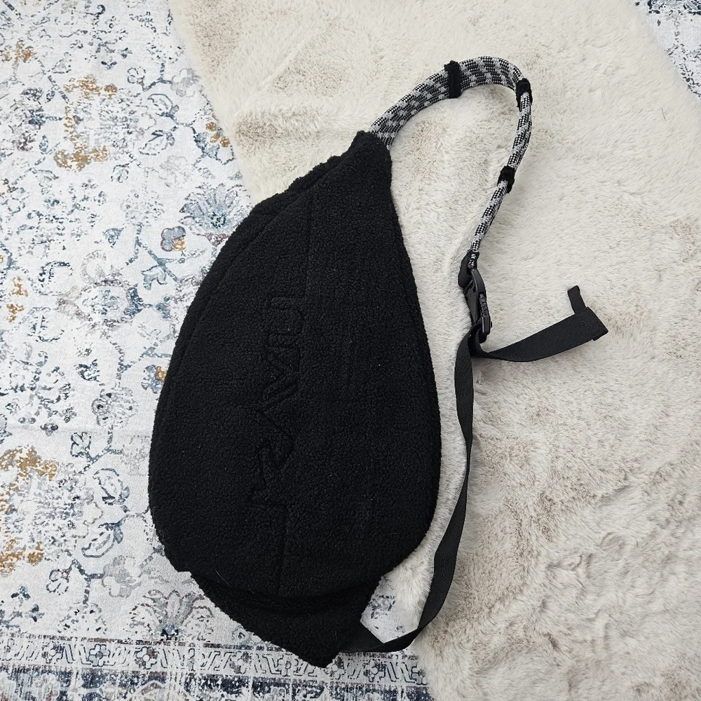 Kavu Fleece 4 Rope Sling Bag Black - Picture 4 of 10